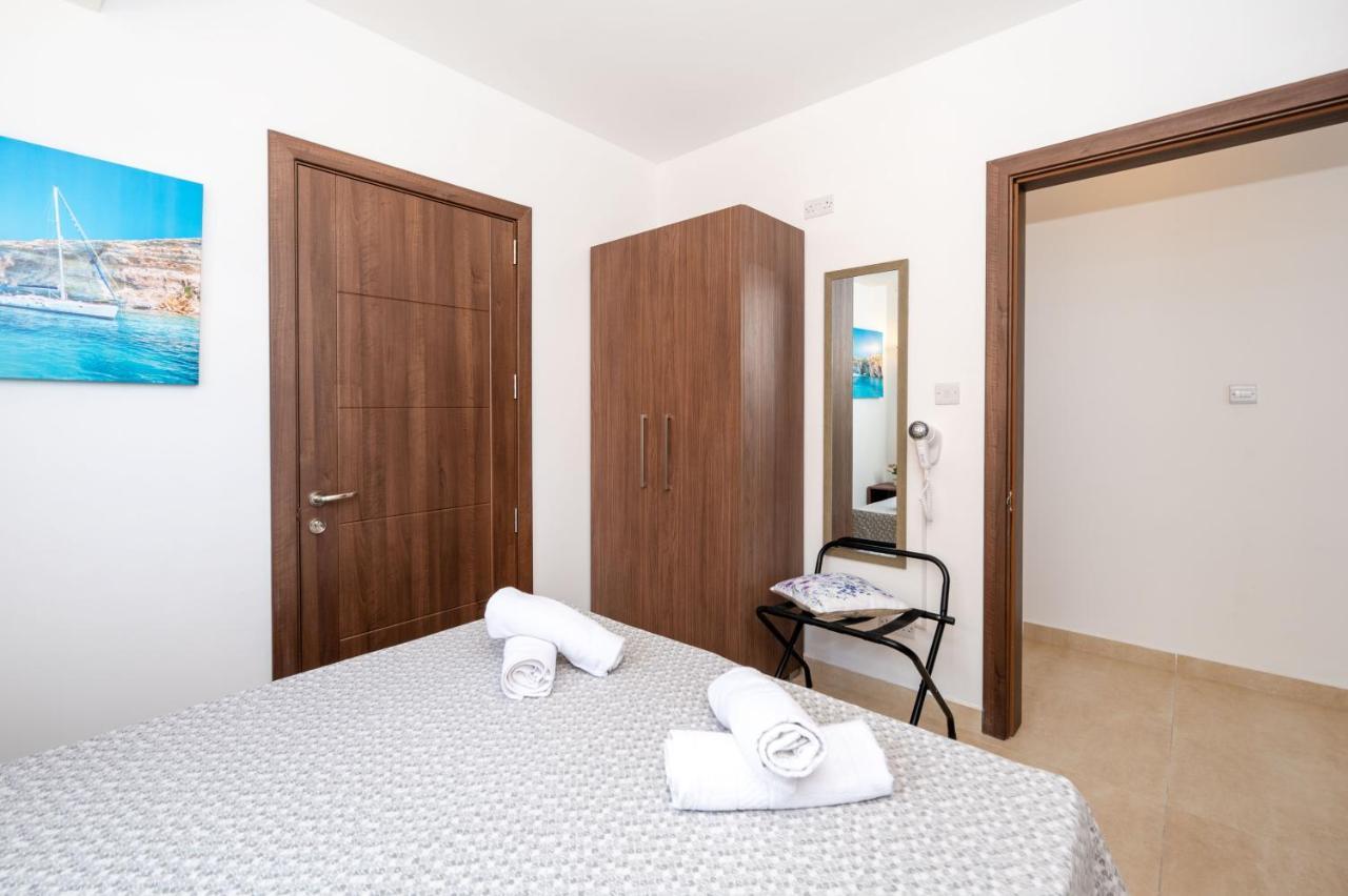 Islet Promenade Seafront Apartment With Large Corner Terrace By Getawaysmalta Bahía de San Pablo Exterior foto