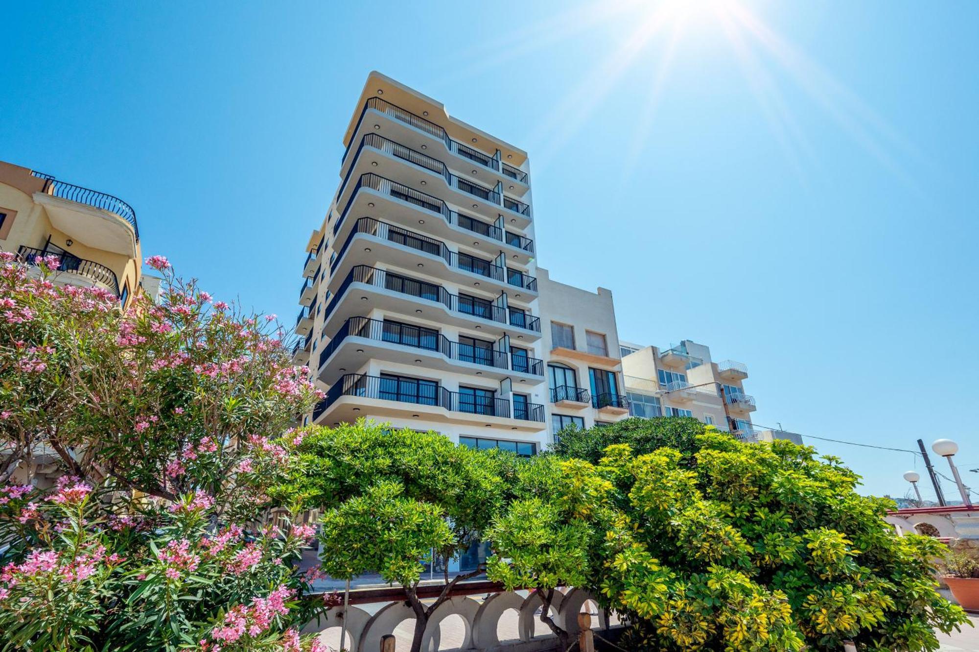 Islet Promenade Seafront Apartment With Large Corner Terrace By Getawaysmalta Bahía de San Pablo Exterior foto